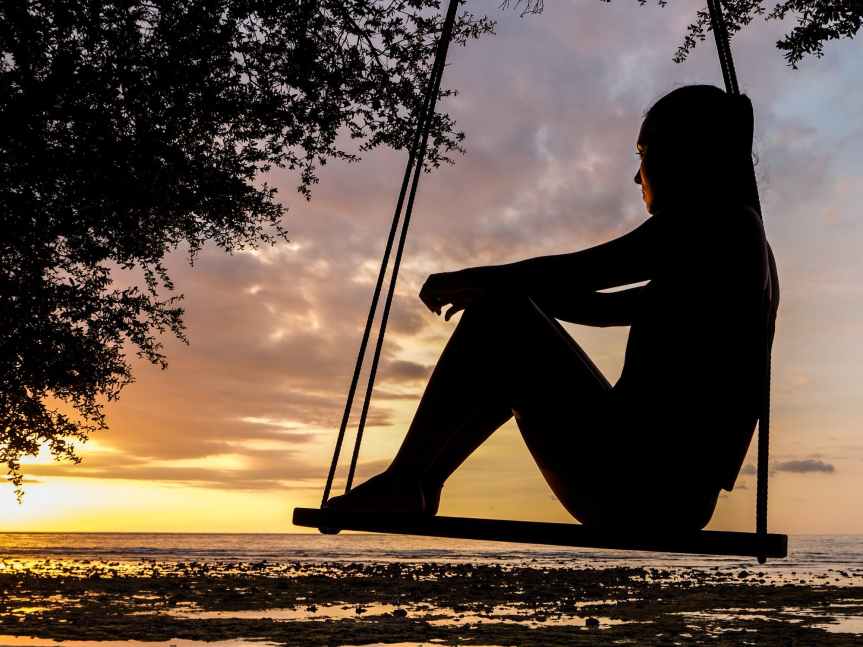 woman in a swing pexels-photo-289998.jpeg pixabay